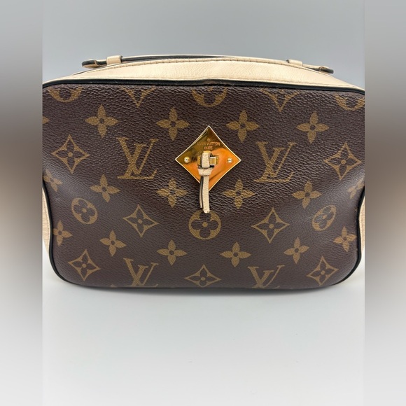 Louis Vuitton Saintonge Crème  Monogram Crossbody - Picture 3 of 16
